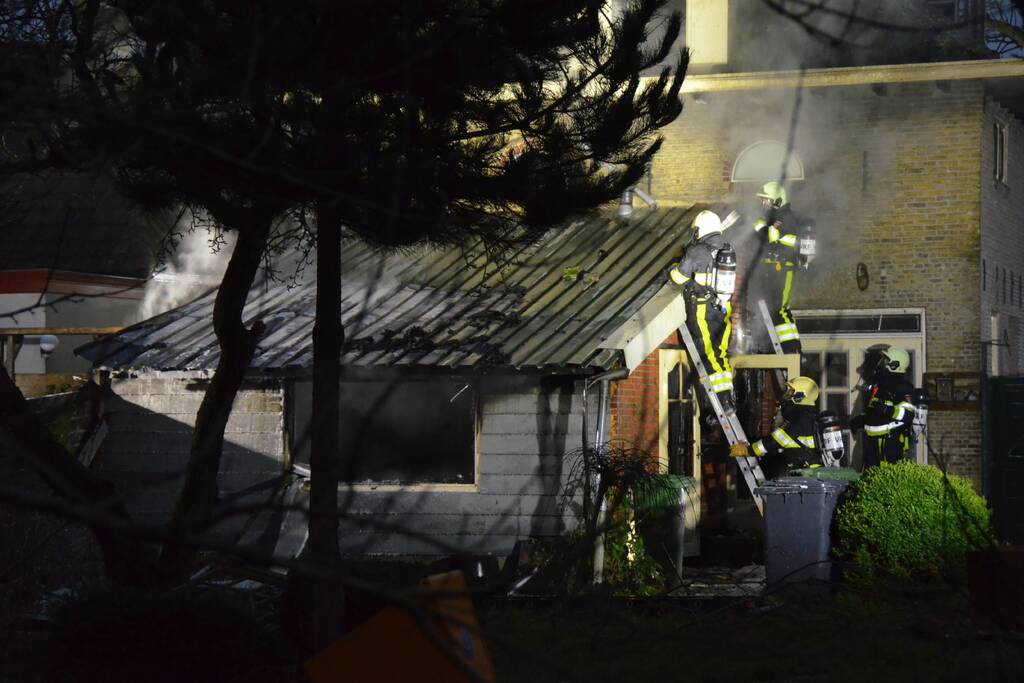Veel schade na uitslaande woningbrand