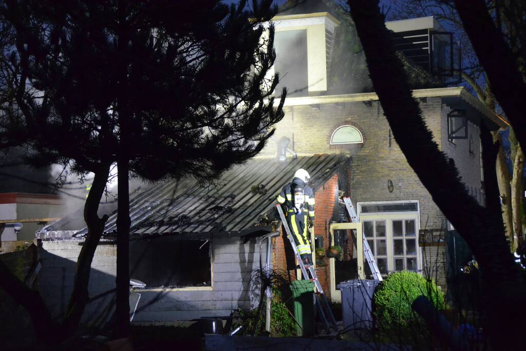 Veel schade na uitslaande woningbrand