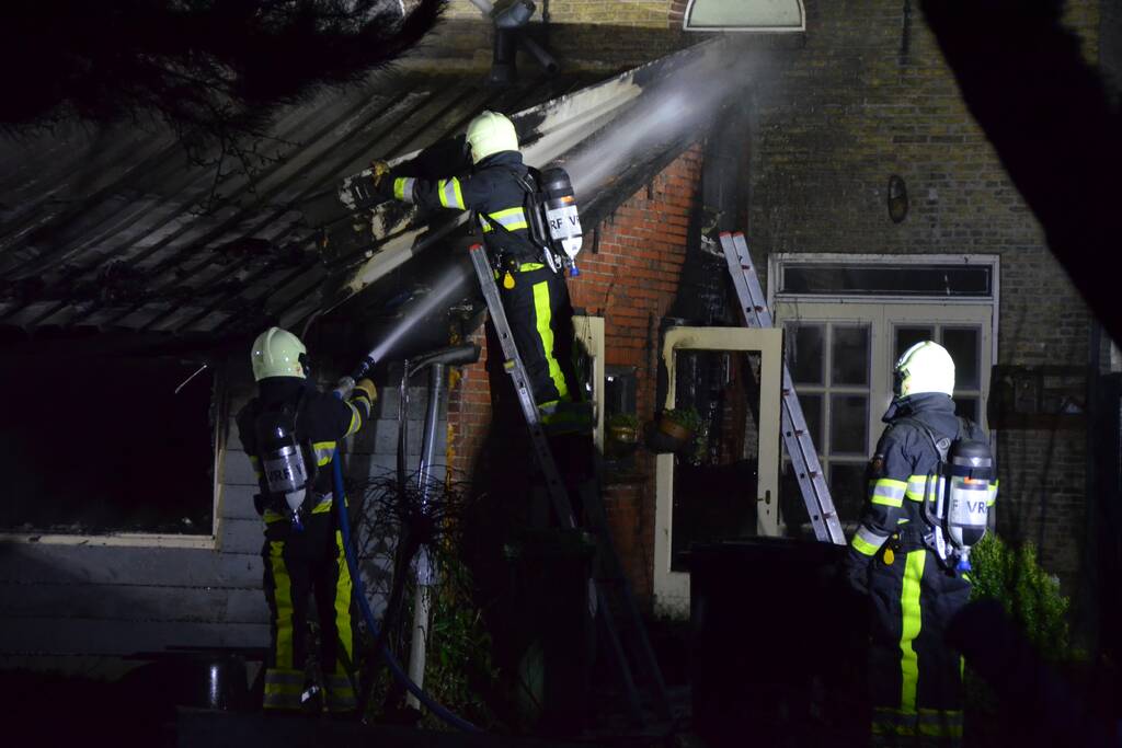 Veel schade na uitslaande woningbrand