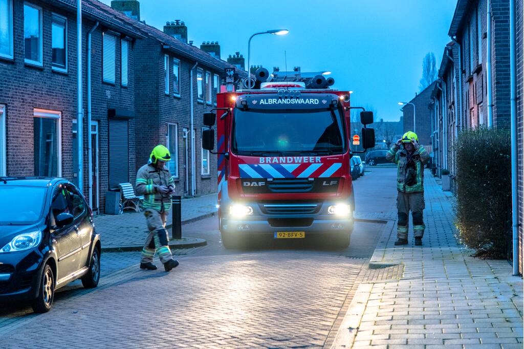 Brandweer onderzoekt benzinelucht in meerdere woningen