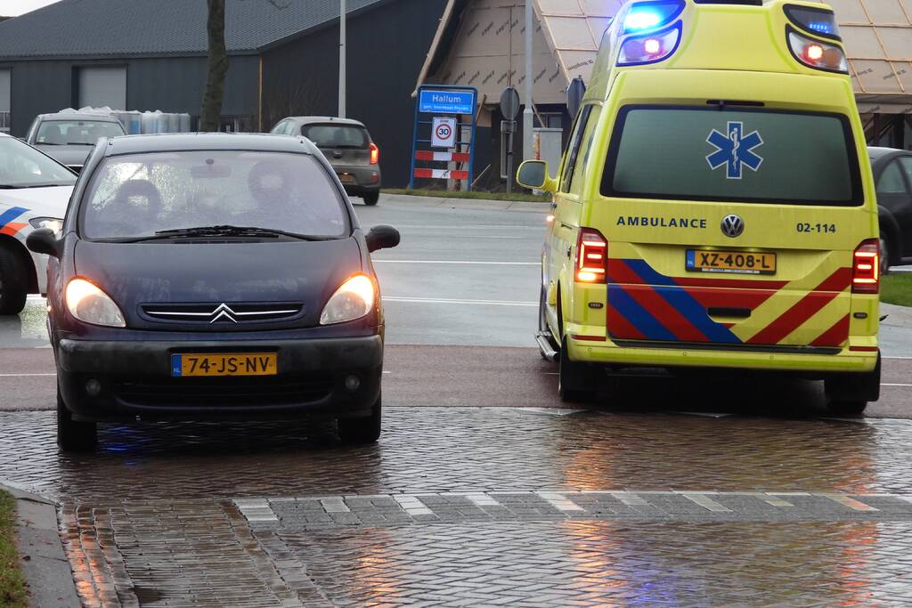 E-bikester gewond na botsing met auto