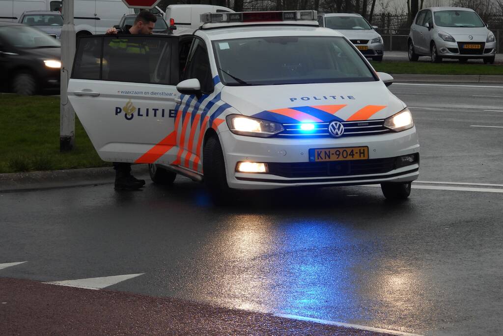 E-bikester gewond na botsing met auto