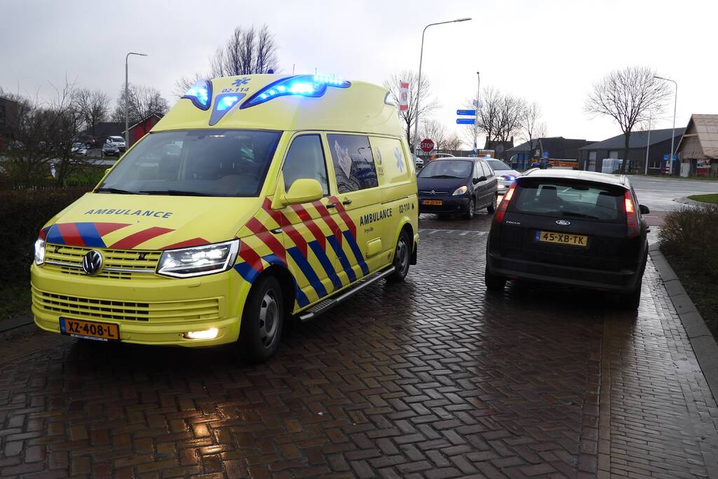 E-bikester gewond na botsing met auto