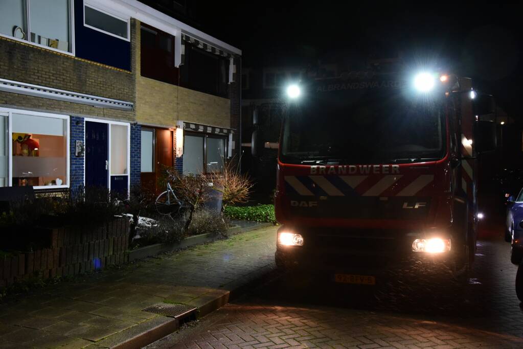 brandweer verricht metingen na koolmonoxide alarm