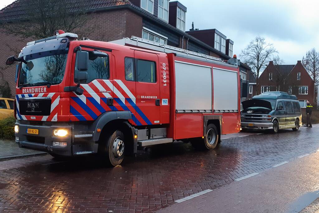 Flinke verkeershinder door brand in busje