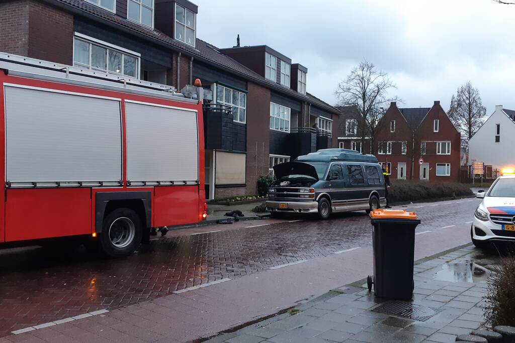 Flinke verkeershinder door brand in busje
