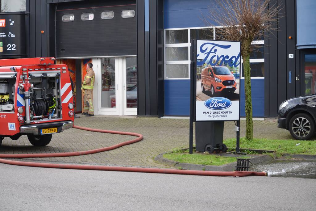 Wateroverlast bij vuurwerkwinkel