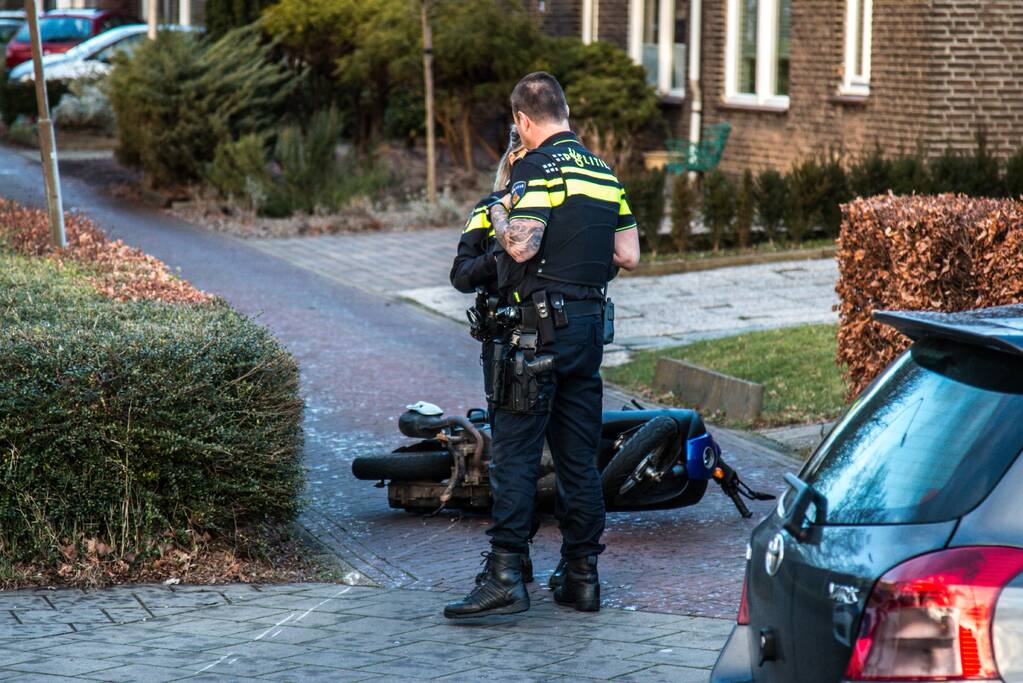 Scooterrijder gewond na aanrijding