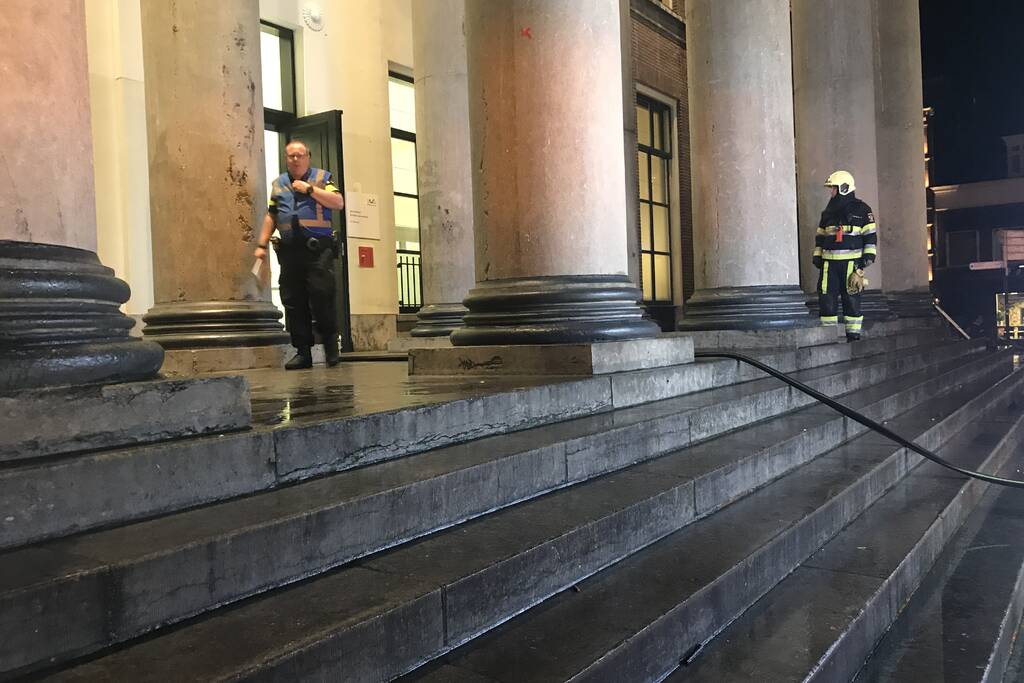 Brandweer oefent in rechtbank