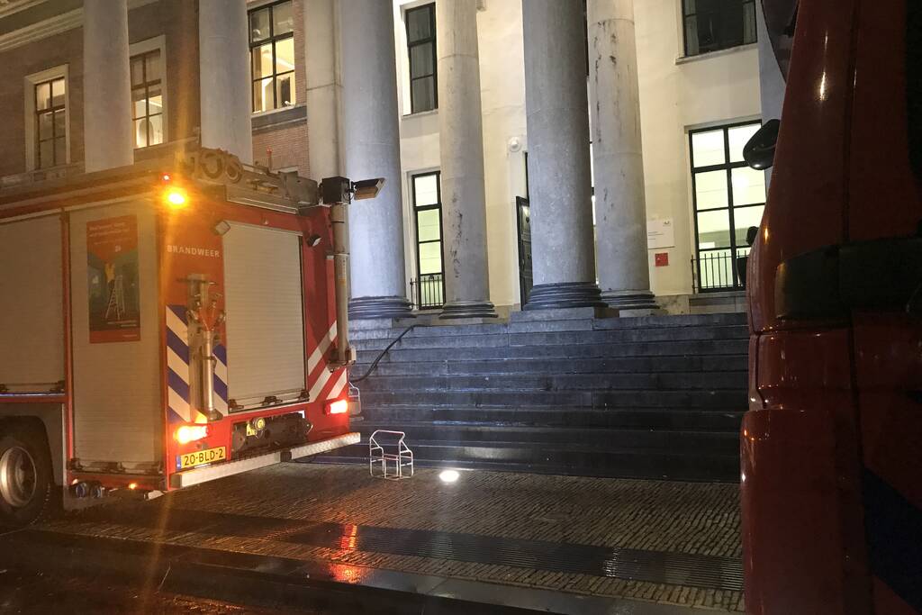 Brandweer oefent in rechtbank