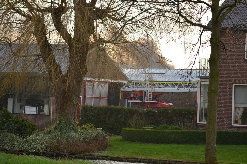 Flinke rookontwikkeling bij brand in caravanstalling