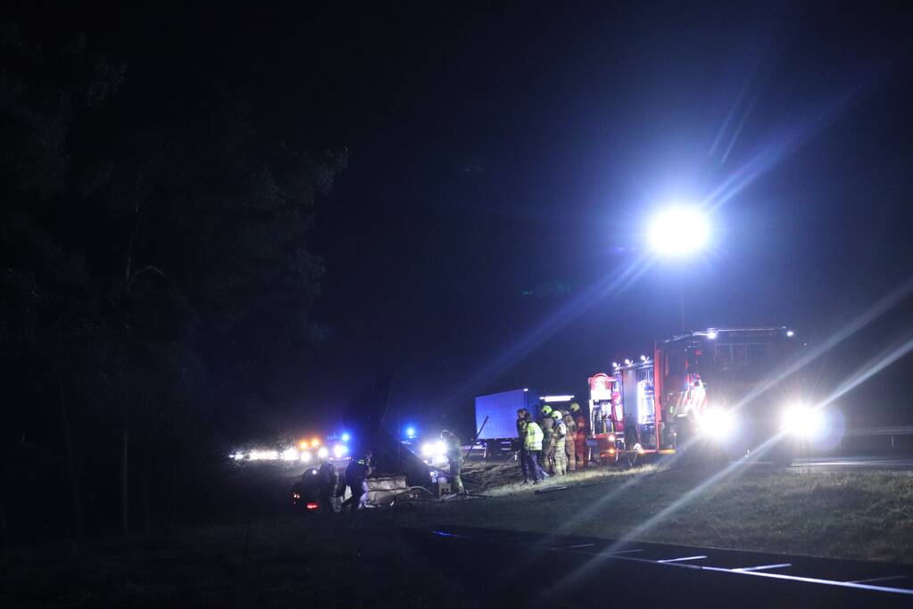 Bestuurder gewond en auto op de kop op afrit