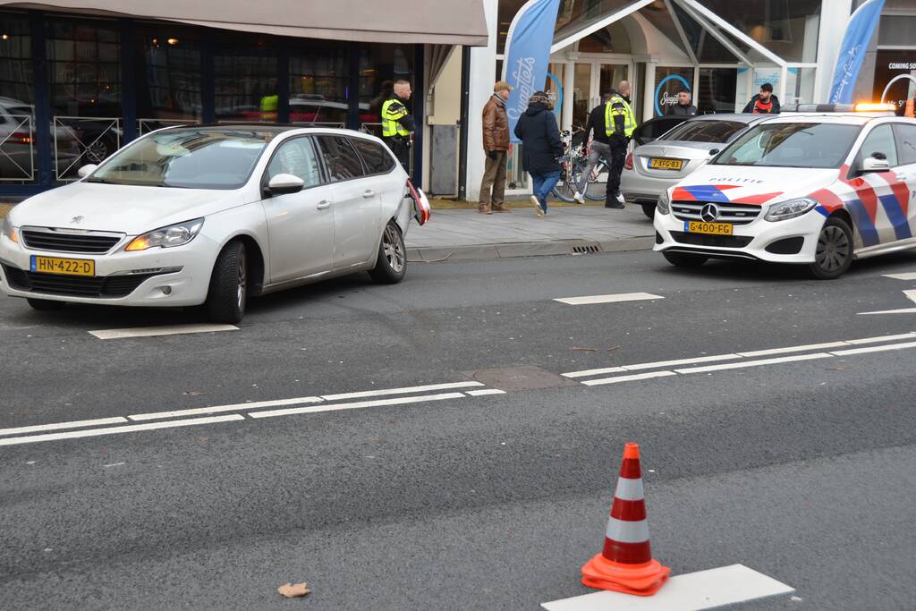 Veel schade bij aanrijding tussen twee auto's