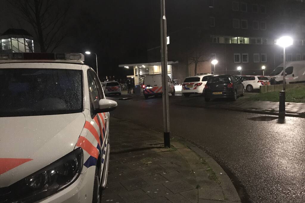 Inbreker overleden na val van flat