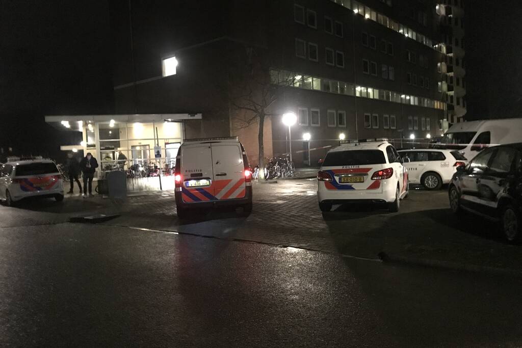 Inbreker overleden na val van flat