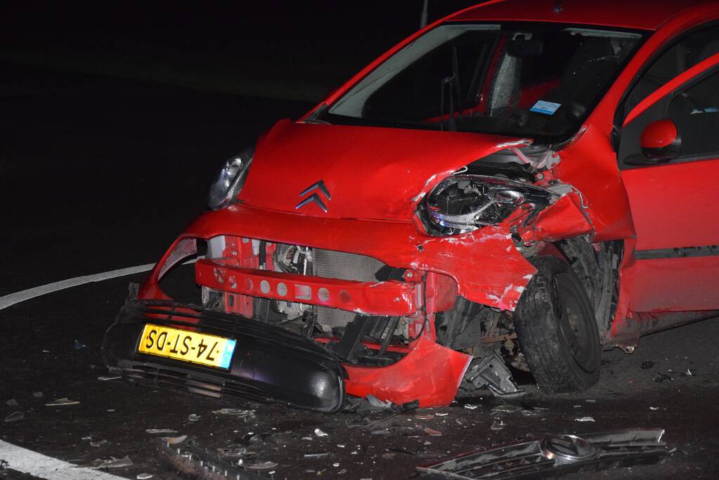 Flinke schade en gewonde na frontale botsing
