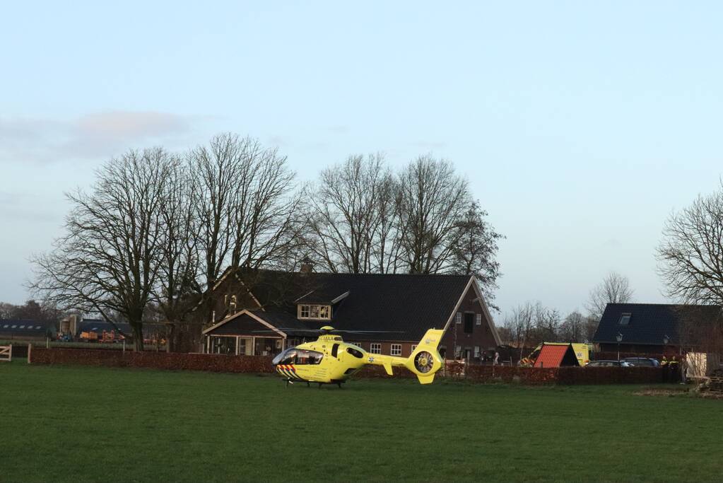 Traumahelikopter landt voor zwaargewonde jongen