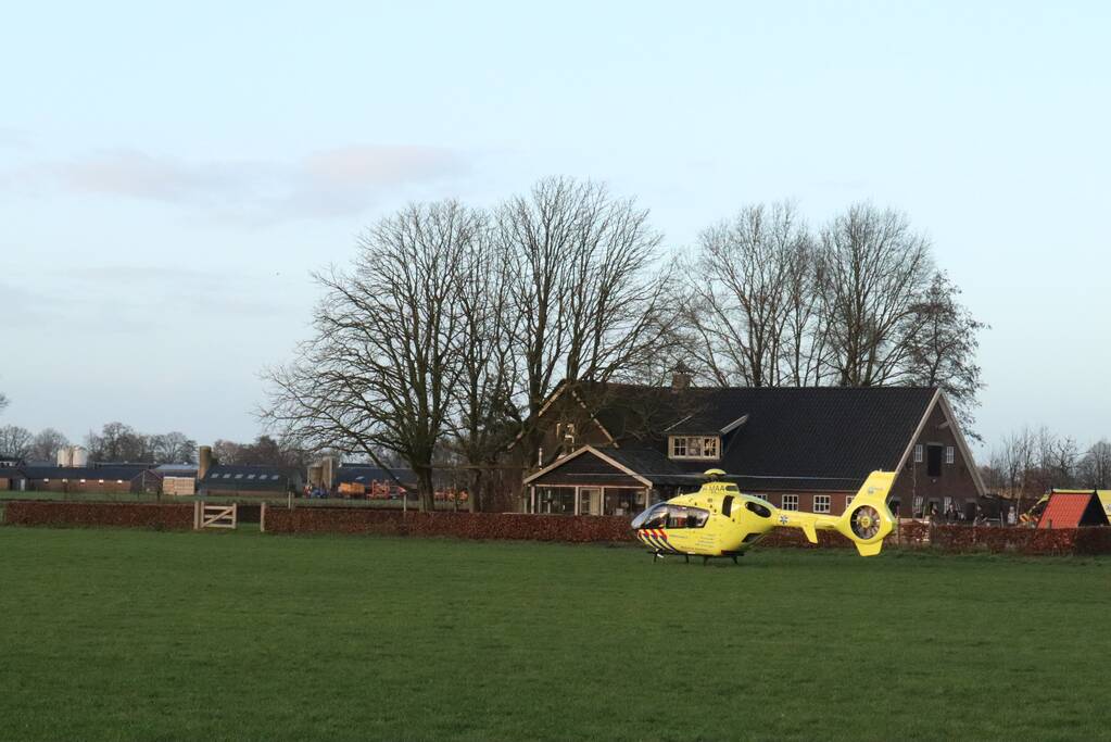 Traumahelikopter landt voor zwaargewonde jongen