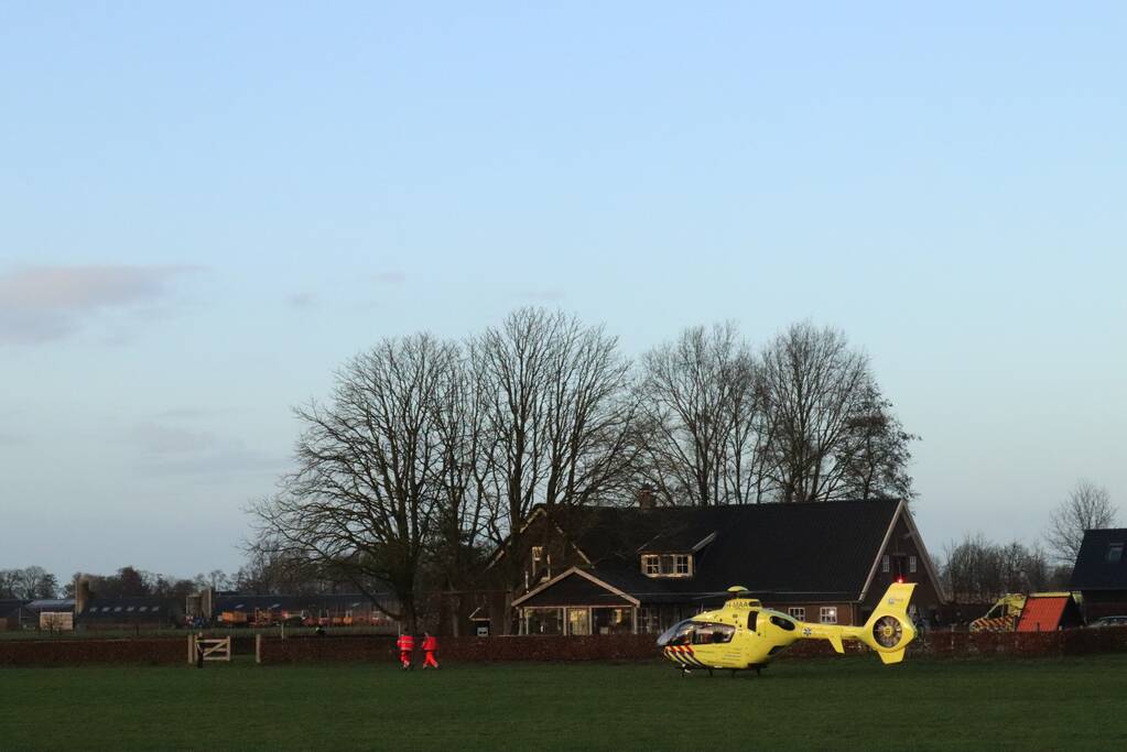 Traumahelikopter landt voor zwaargewonde jongen