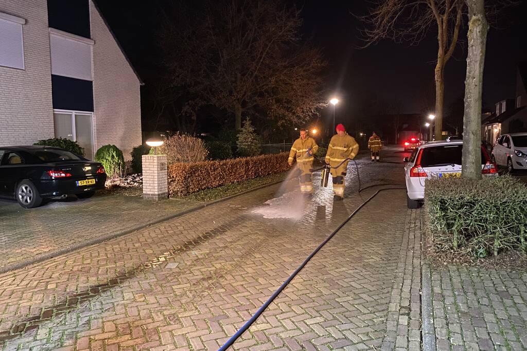 Brandweer druk met drie kilometer lang oliespoor