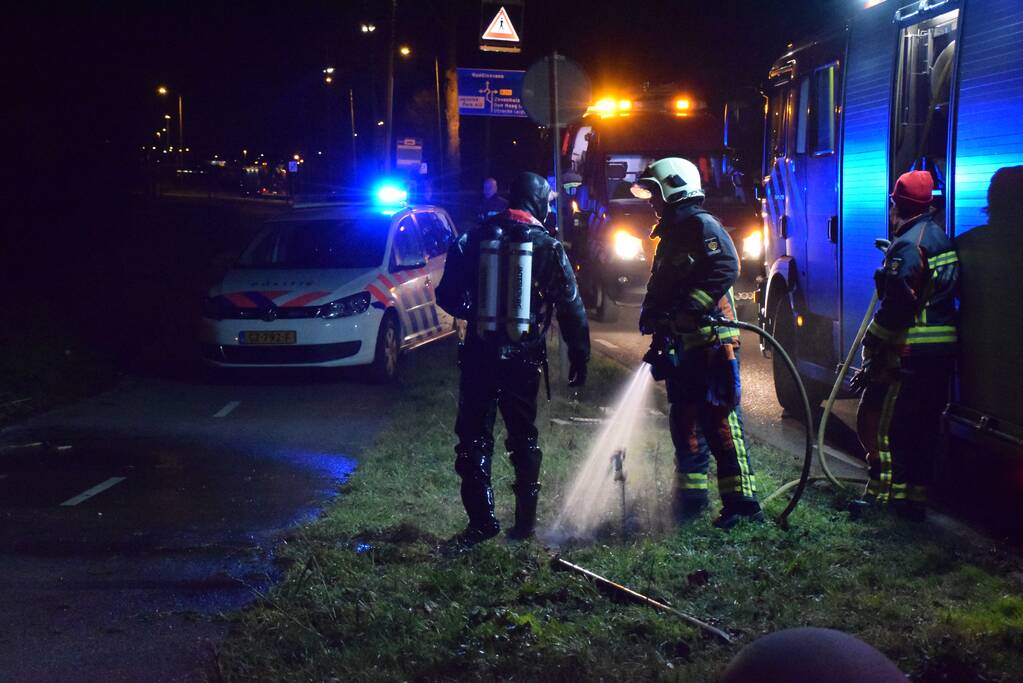 Bestuurder spoorloos na auto te water