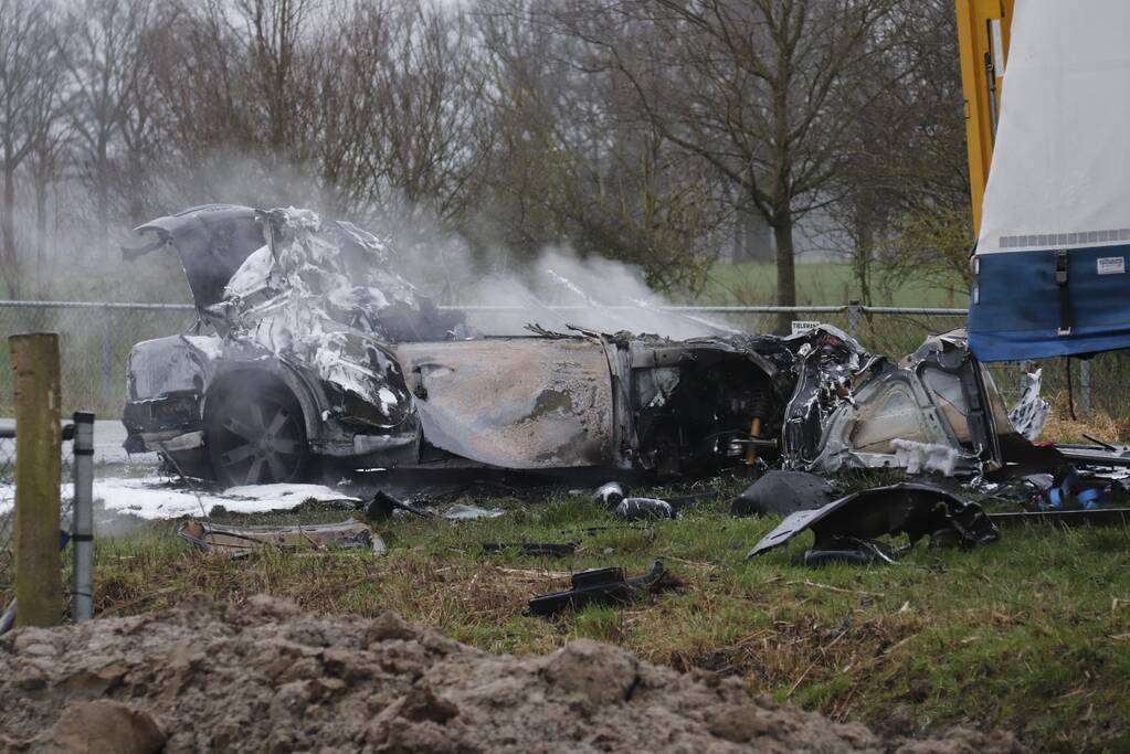 Dode gevonden in uitgebrande auto
