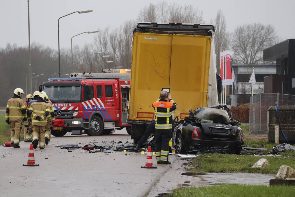 Dode gevonden in uitgebrande auto