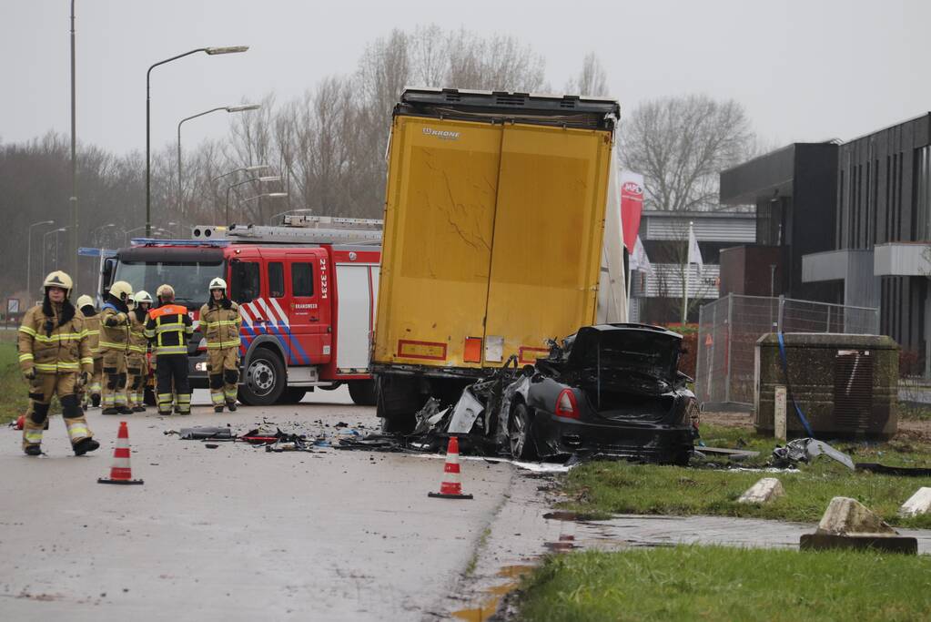 Dode gevonden in uitgebrande auto