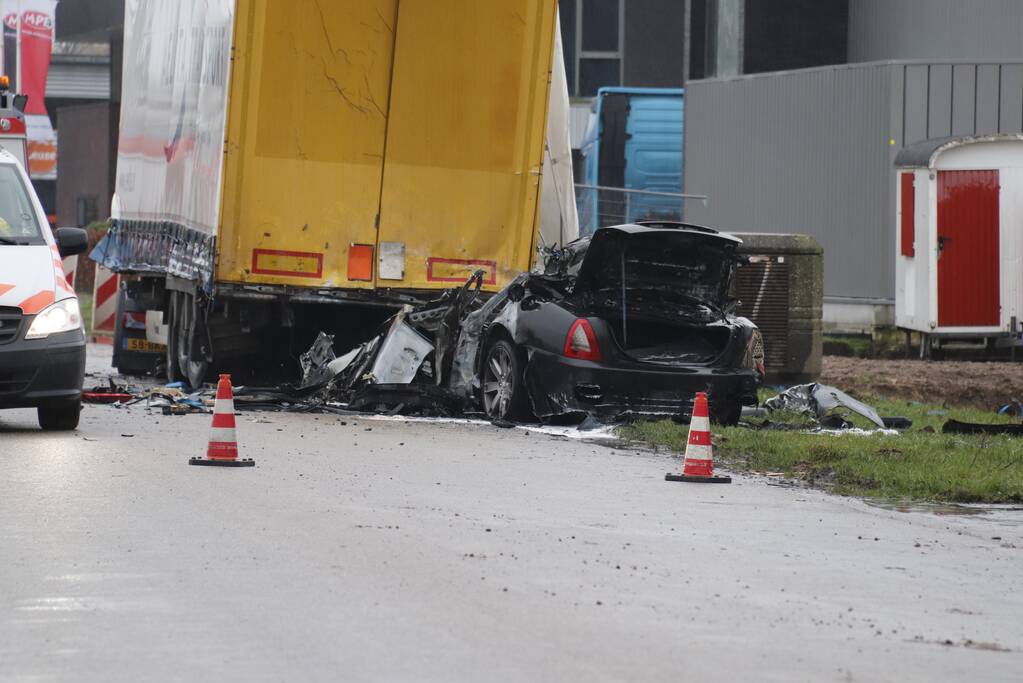 Dode gevonden in uitgebrande auto