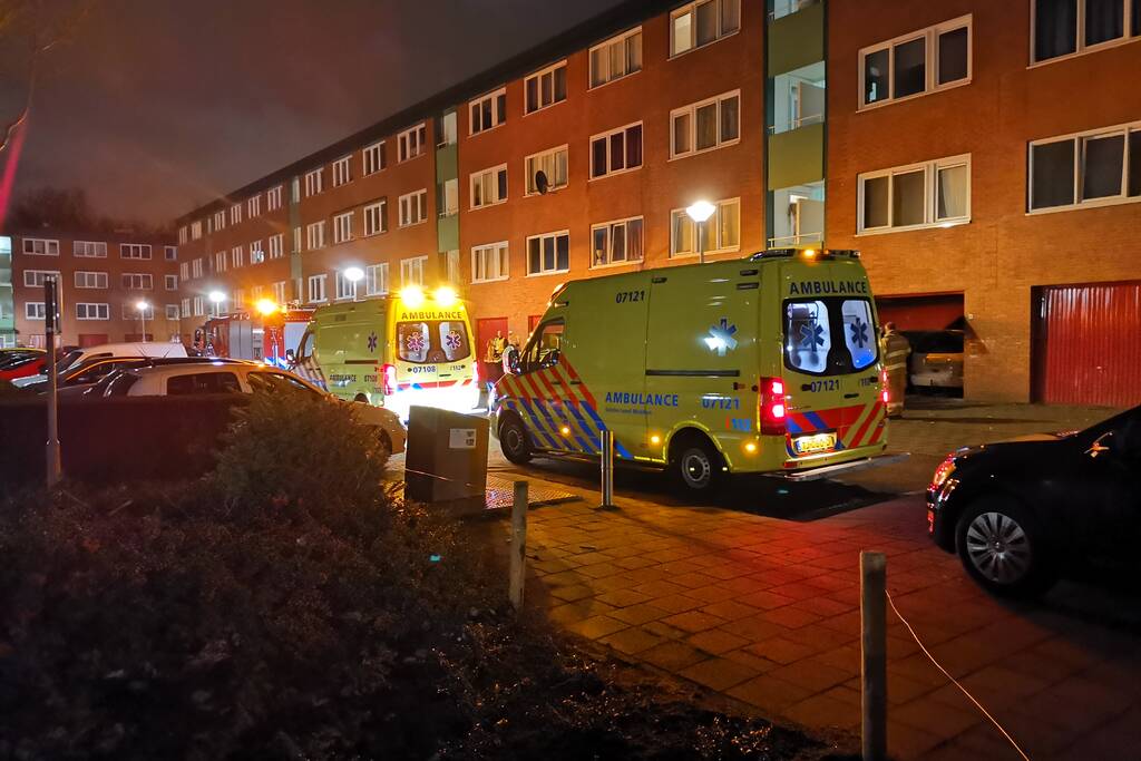 Bewoners uit appartement gehaald