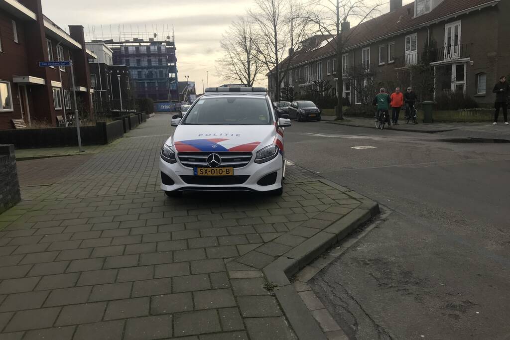 Brandweer verricht metingen na ruiken gaslucht