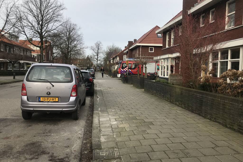 Brandweer verricht metingen na ruiken gaslucht