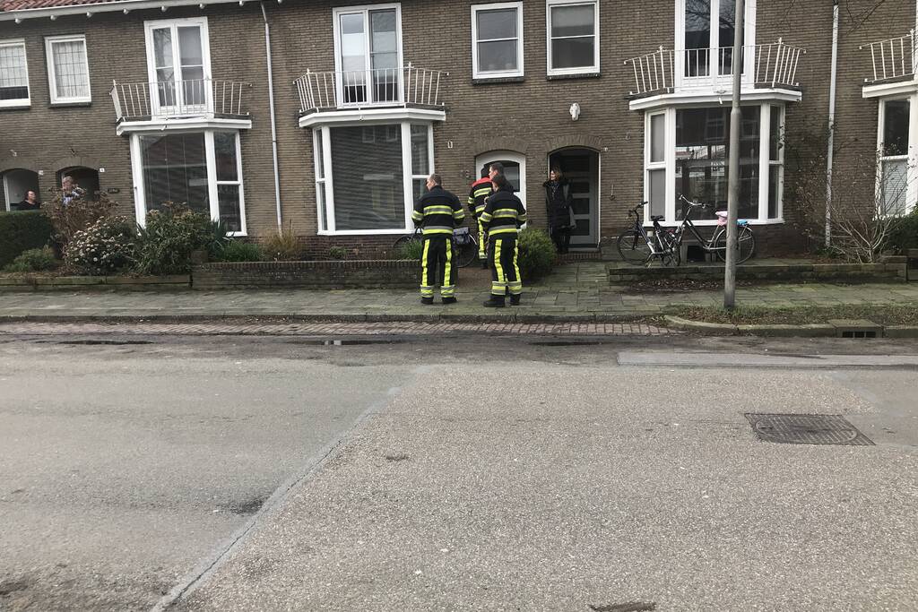 Brandweer verricht metingen na ruiken gaslucht