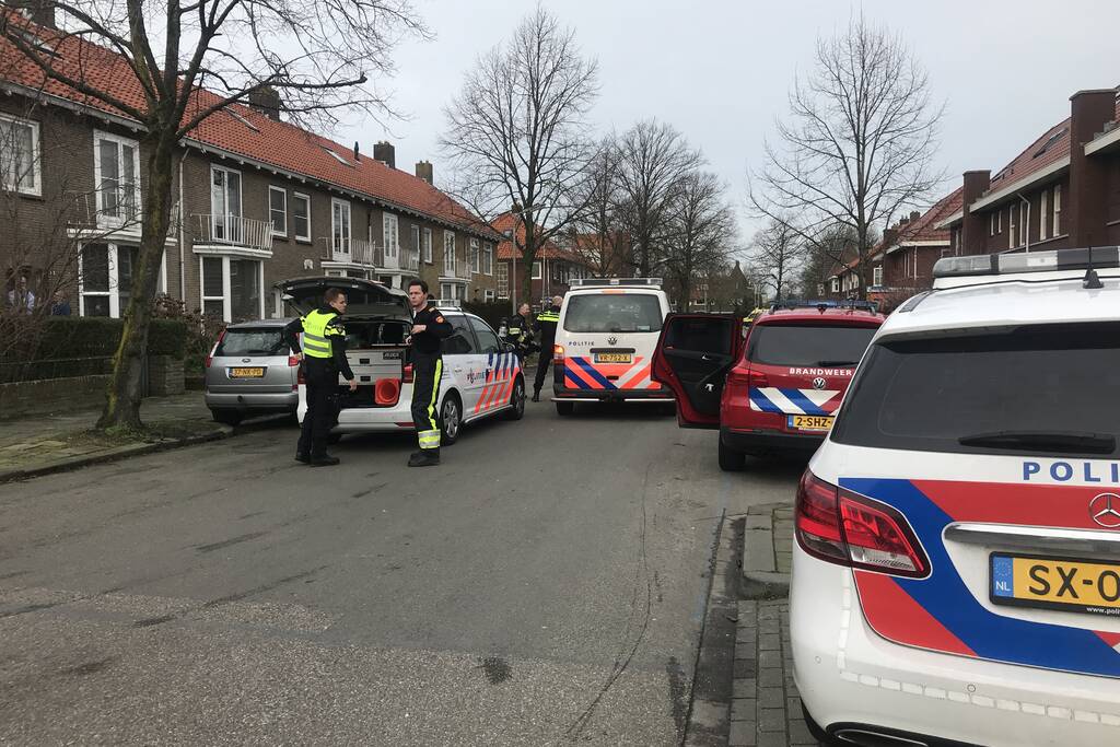 Brandweer verricht metingen na ruiken gaslucht