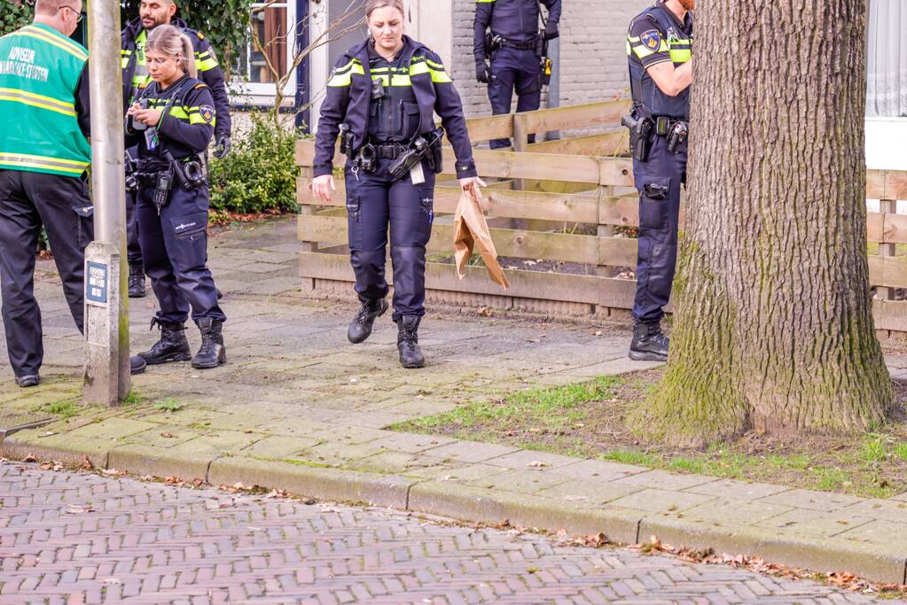 Arrestatieteam haalt man uit woning