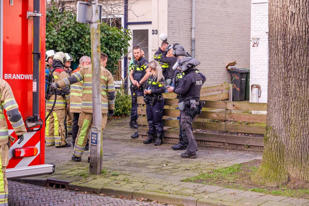 Arrestatieteam haalt man uit woning