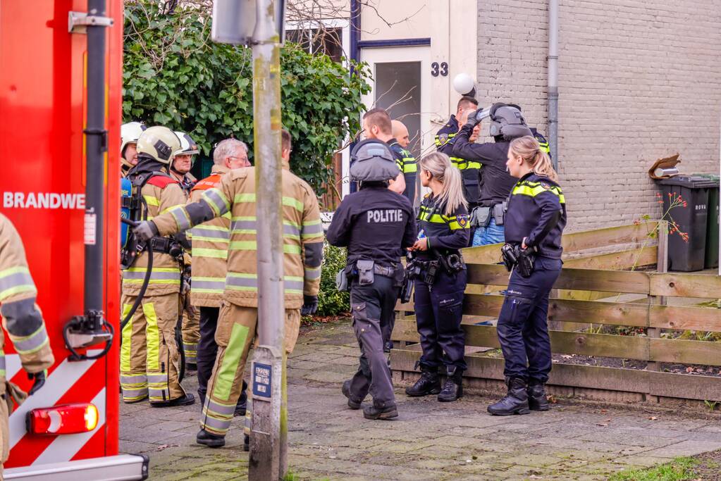 Arrestatieteam haalt man uit woning