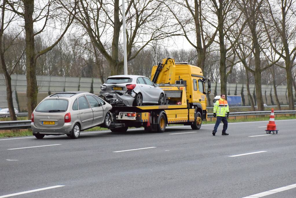 A12 tijdelijk afgesloten na ongeval