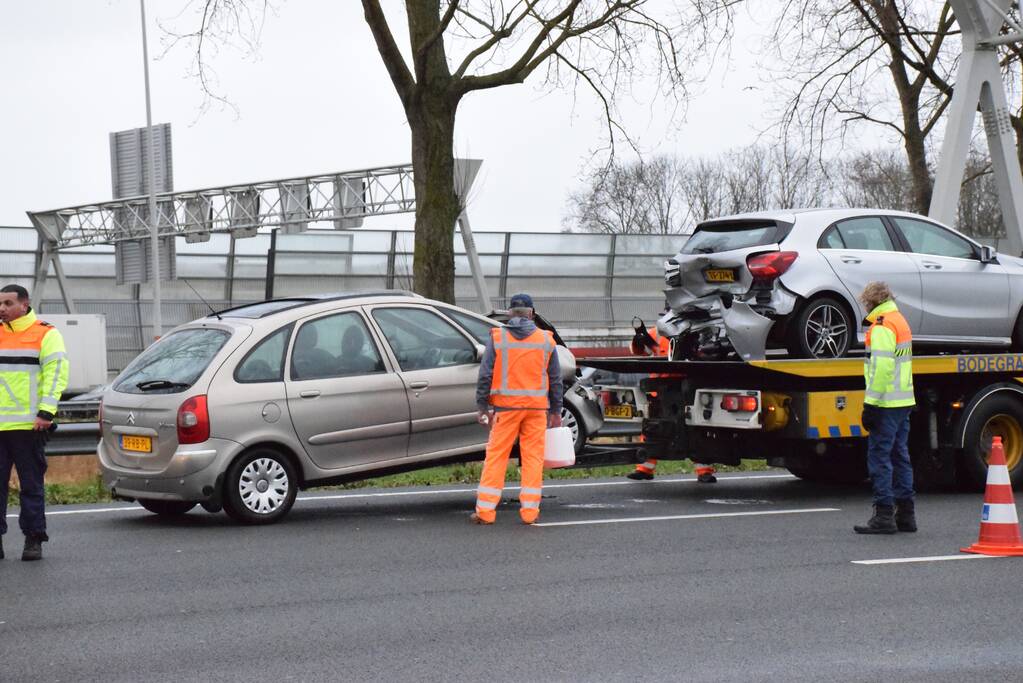 A12 tijdelijk afgesloten na ongeval