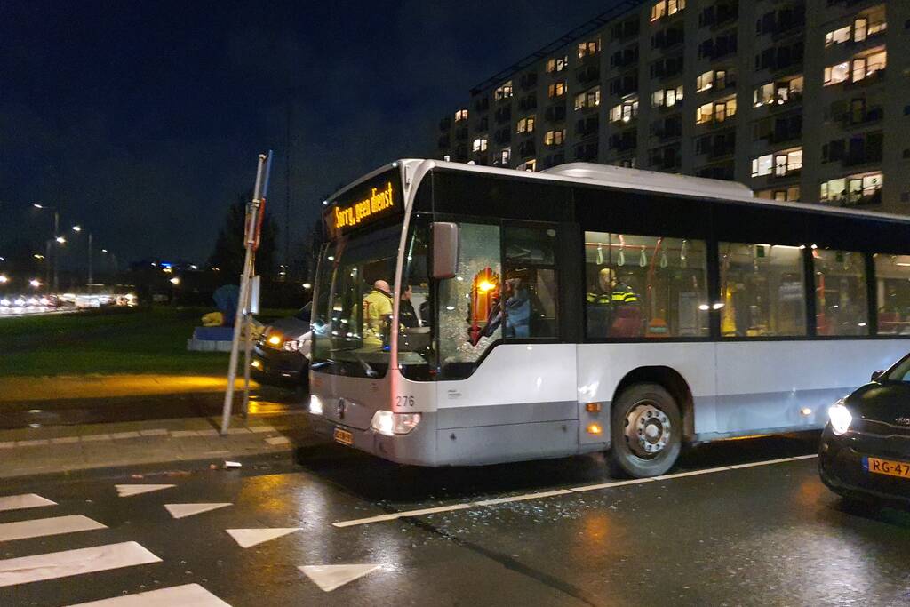 Ruit van bus kapot na verkeersruzie