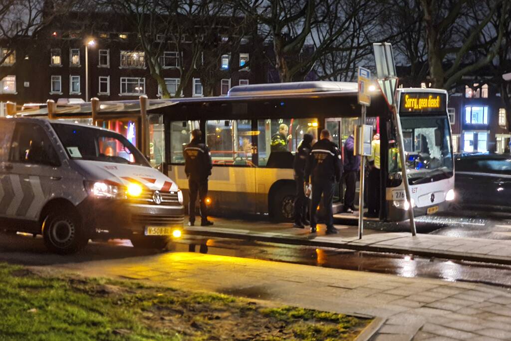 Ruit van bus kapot na verkeersruzie