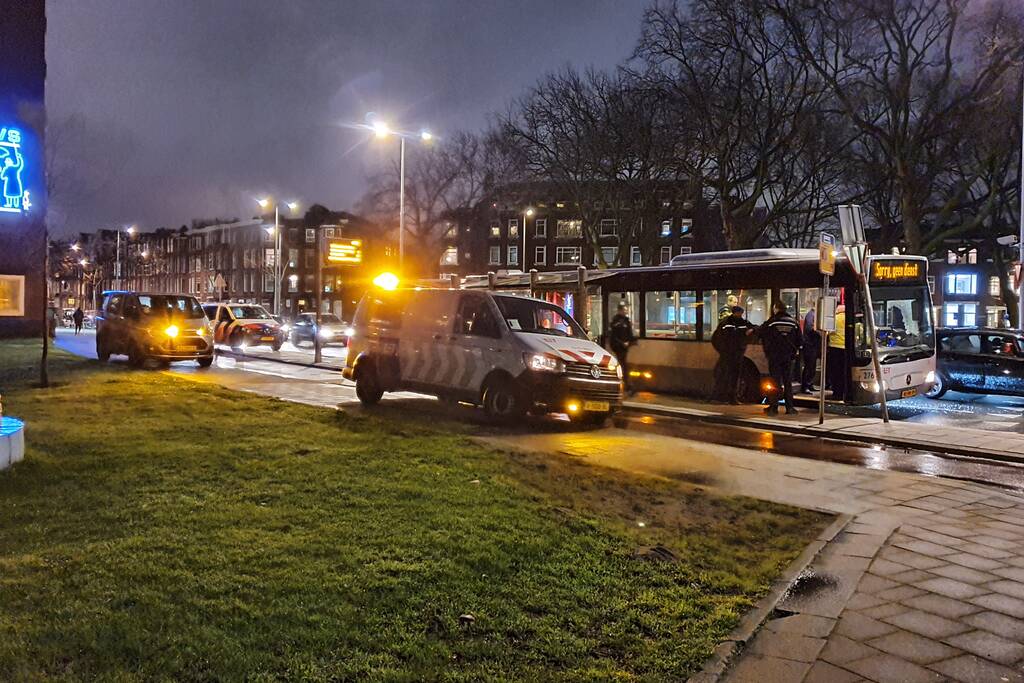 Ruit van bus kapot na verkeersruzie