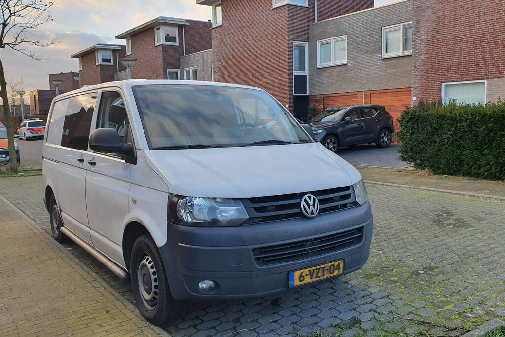 Politie onderzoekt woning en voertuigen voor een lopend onderzoek