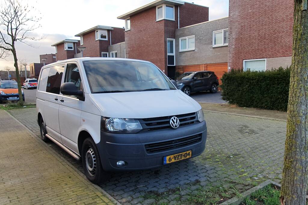 Politie onderzoekt woning en voertuigen voor een lopend onderzoek