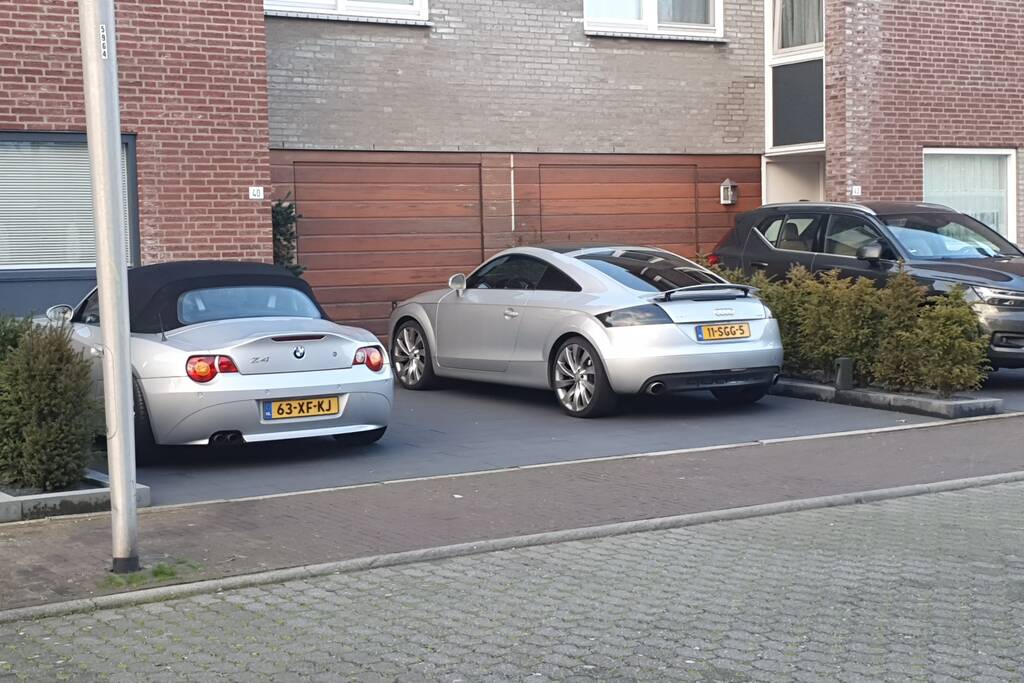 Politie onderzoekt woning en voertuigen voor een lopend onderzoek