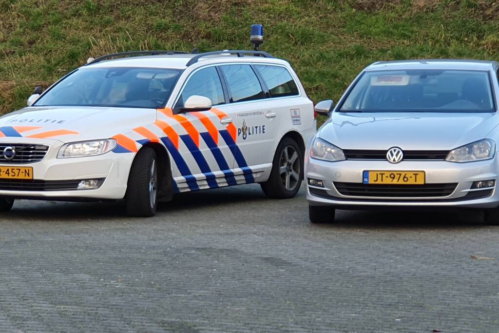 Politie onderzoekt woning en voertuigen voor een lopend onderzoek
