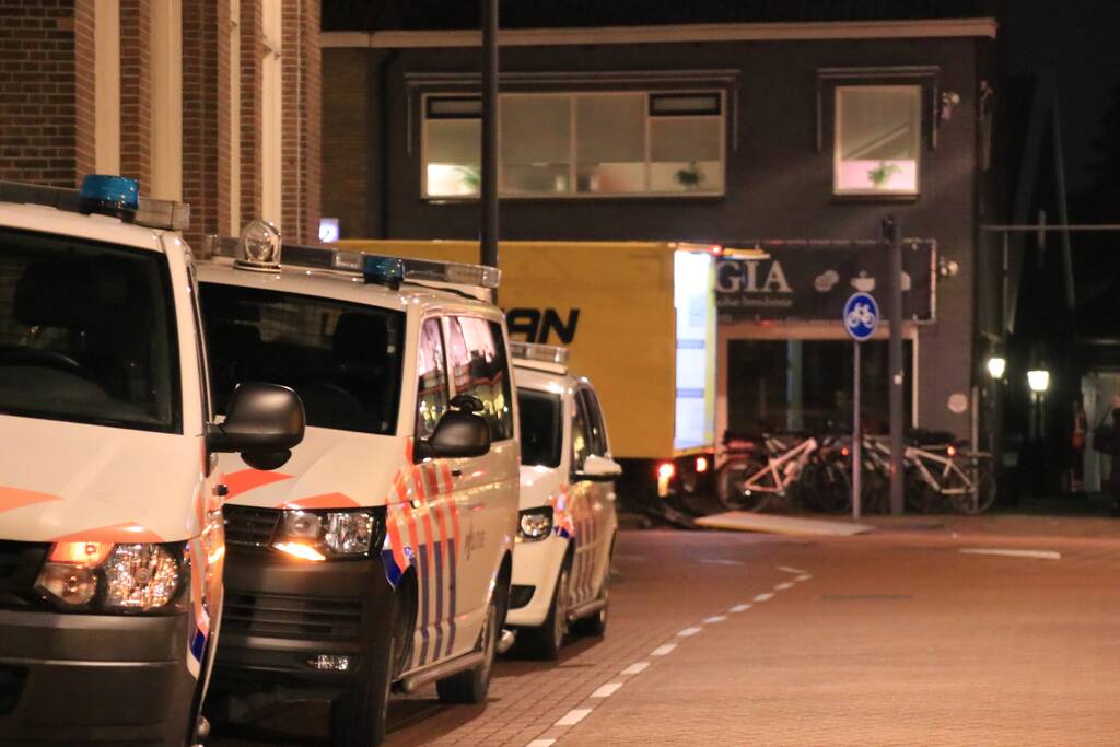 Politie doet inval in woning