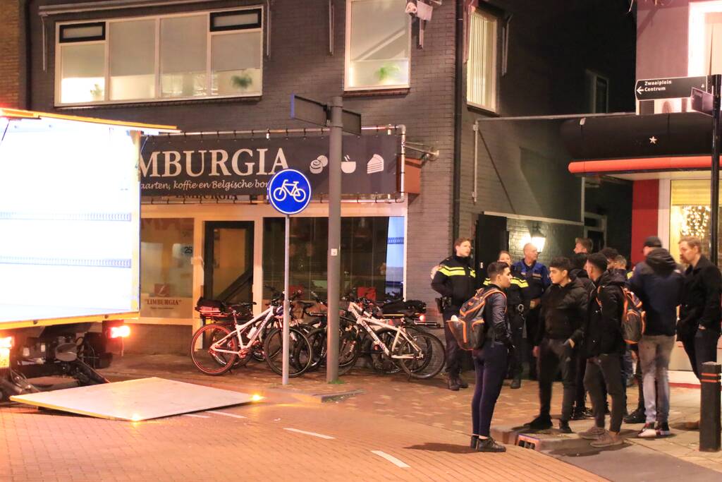 Politie doet inval in woning