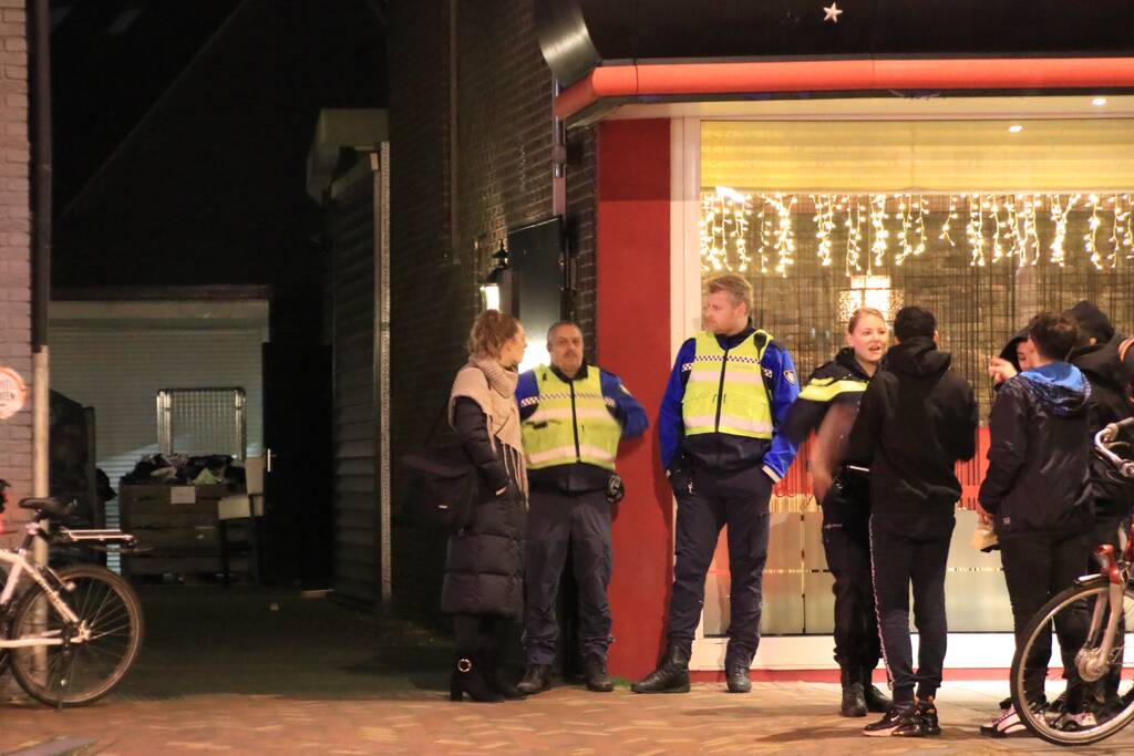 Politie doet inval in woning