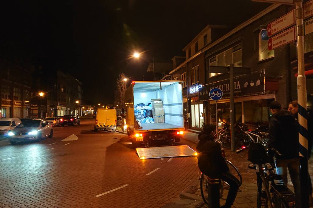 Politie doet inval in woning